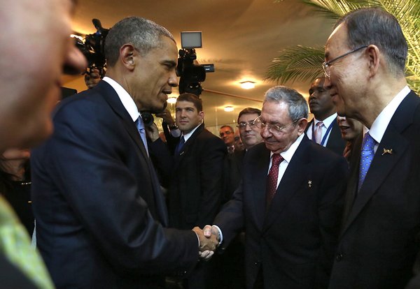 Obama estrecha su mano con Raúl Castro en Cuba