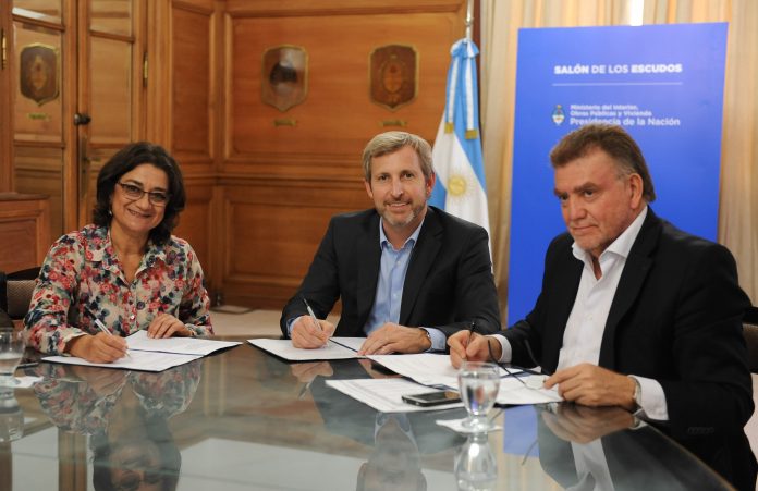 Firma convenio para construcción de viviendas en Catamarca