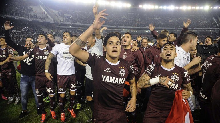 Lanús fue un justo campeón y lo demostró al golear a San Lorenzo Lanús fue un justo campeón y lo demostró al golear a San Lorenzo