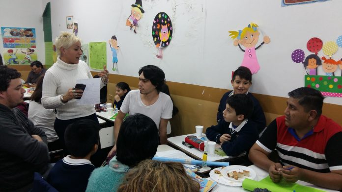 Taller de padres y alumnos en el Colegio de la Santa Cruz