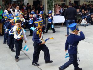 Los pequeños le dieron color y calor al acto