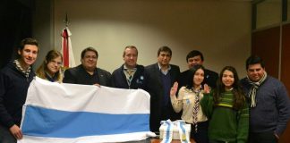 El legislador Ariel García (UCR) donó una bandera provincial a los scouts