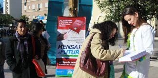 Vecinos y turistas dejan reflexiones en el "Libro del Futuro" para el Tricentenario