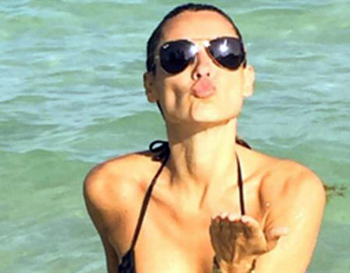 Pmpita se escapó por unos días del jurado del Bailando a las playas de Miami.