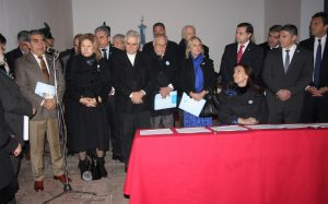 Compromiso político contra la corrupción y la pobreza