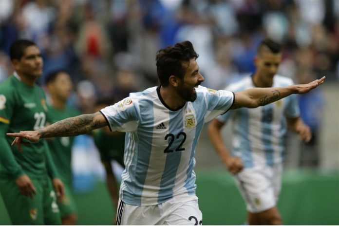 El Pocho Lavezzi arrancó como titular y convirtió un gol ante a selección de Bolivia.