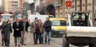 Intendente Alfaro en visita de obras calle San Juan