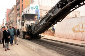Intendente Alfaro en visita de obras calle San Juan