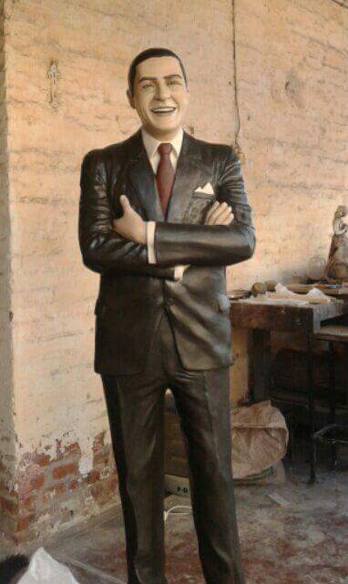 Estatua de Carlos Gardel