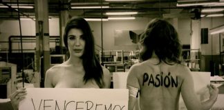 En la historia que se emite por Telefe las actrices protagonizaron una curiosa escena al desnudo como parte de una protesta de la fábrica donde trabajan.