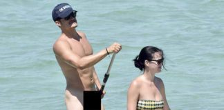 El actor disfruta de unas intensas vacaciones con la cantante en unas paradisíacas playas, en donde no se privan de nada.