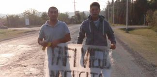 caritas-tristes-sobre-el-pavimento-en-Tafi-Viejo