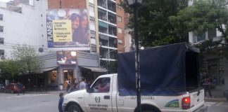 camioneta-de-transito-sobre-senda-peatonal