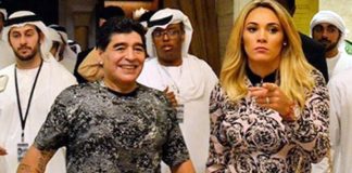 La rubia utilizó las redes sociales para compartir una imagen en la que se la ve besando muy apasionadamente al ex futbolista.