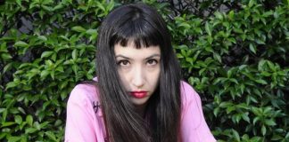 La siempre polémica Sofía Gala, presentó a su novia en Instagram y en topless.