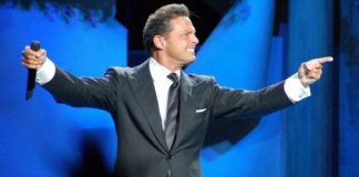 El cantante mexicano estaba acusado de inclumplir el contrato de su ex manager. Hace quince días se había emitido una orden de detención.