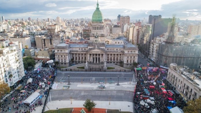 HyDtESZWQ_930x525__1