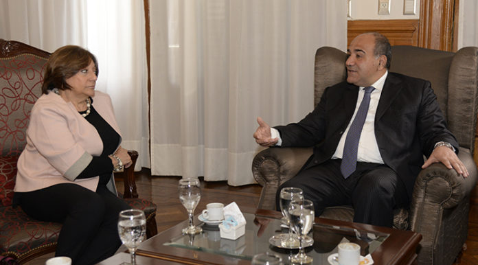 manzur-decana-de-facultad-de-psicologia-2