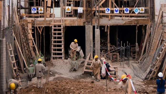 La construcción necesita de políticas claras y apoyo crediticio.