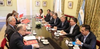 Macri y su gabinete político.