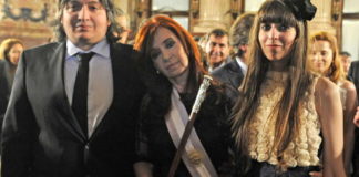 Cristina Kirchner y sus hijos Máximo y Florencia.