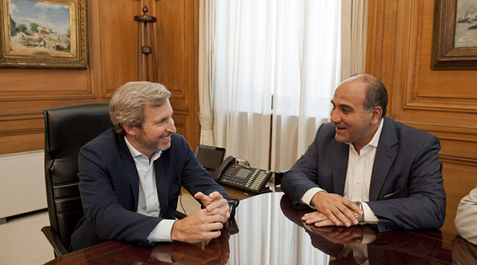 Manzur junto a Frigerio.