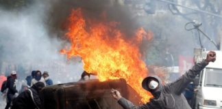 Manifestante en el Congreso