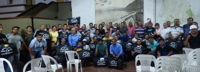 Entrega-de-indumentaria-de-trabajo-en-el-municipio-de-Juan-Bautista-Alberdi