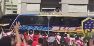 Ataque-al-micro-de-Boca-Juniors-al-llegar-al-Monumental