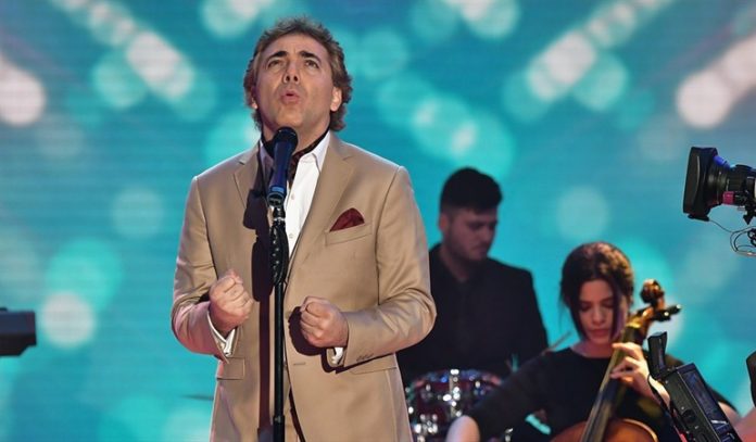 Cristian-Castro-toma-la-mema