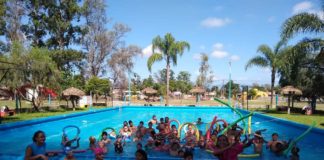 Escuela-de-Verano-en-Alberdi-natación