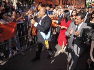 Juan-Manzur-acompañado-por-legisladores-e-intendentes.