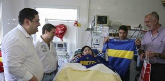 Sebastian-Palacios-con-Luis-Romano-del-MUP-y-el-niño-Daniel-Maidana.