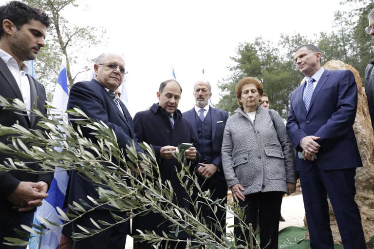 AO3S4B6VVRBBVJYIWWYL6VNBOE nisman