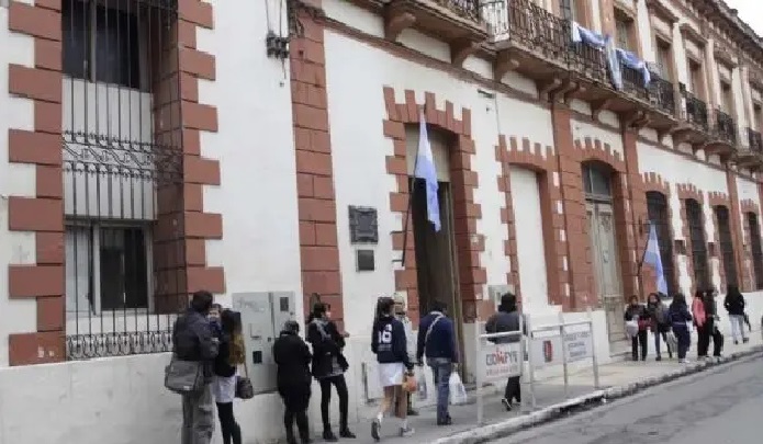 26fd9ffc-ed68-453f-983a-8c62f98ab225 escuela