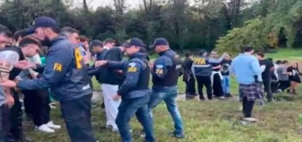 066de4ce-43a2-4478-aed4-08a10ac28eae policia