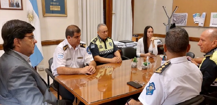 066de4ce-43a2-4478-aed4-08a10ac28eae policia