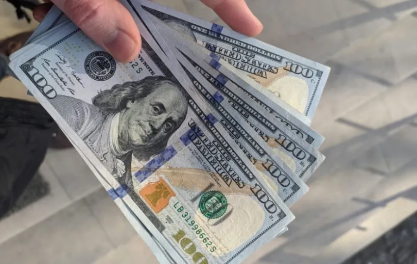 066de4ce-43a2-4478-aed4-08a10ac28eae dolar