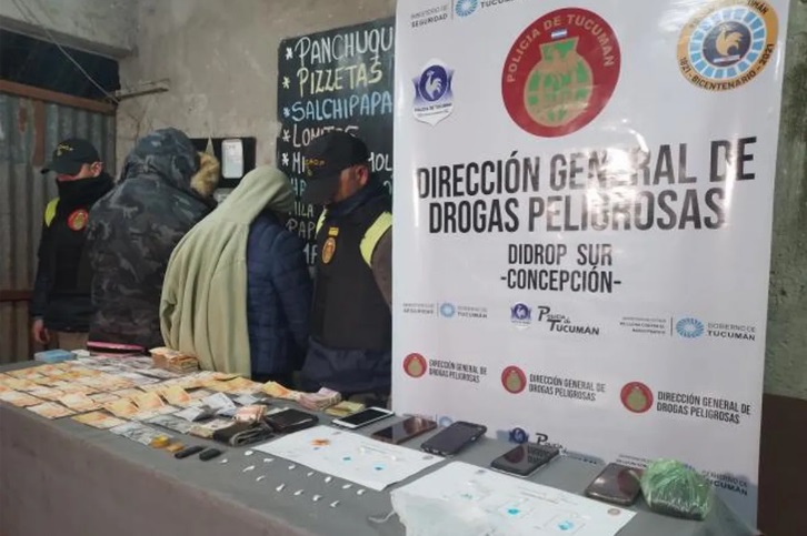 066de4ce-43a2-4478-aed4-08a10ac28eae narcos