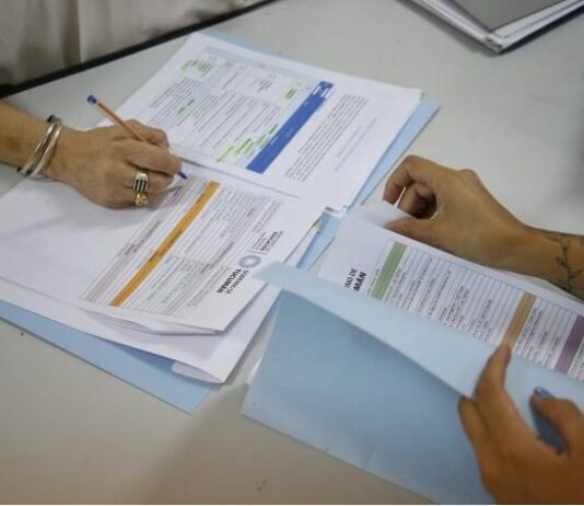 Extienden el plazo de recepción de documentación para la convocatoria docente 2025 docentes