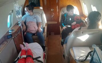 Gran operativos sanitarios simultáneos con niños derivados de urgencia al Garrahan avion