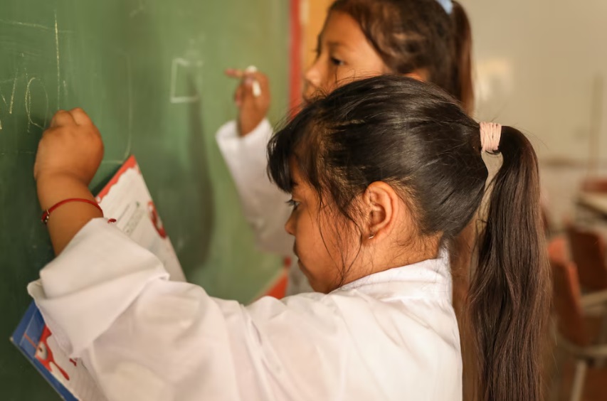 6692ebf5-7056-4eec-be15-5a90c0bdbd32 escuela