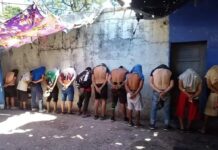 En un megaoperativo policial demoraron a 34 personas y secuestraron armas y motos policia