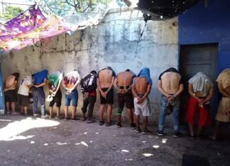 En un megaoperativo policial demoraron a 34 personas y secuestraron armas y motos policia