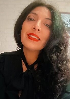 Ana Cárol Anriquez chica