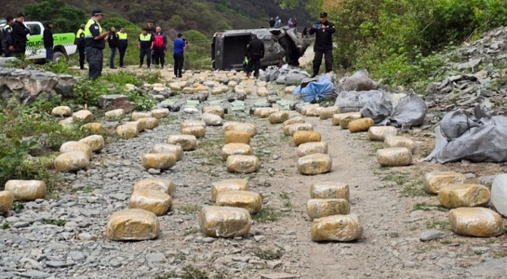 6692ebf5-7056-4eec-be15-5a90c0bdbd32 narcos