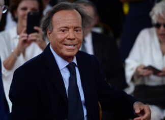 Acusan a Julio Iglesias de agresiones sexuales contra dos empleadas de sus mansiones julio