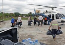 El gobierno asiste por tierra, aire y agua a los afectados por las inundaciones ayuda inundados