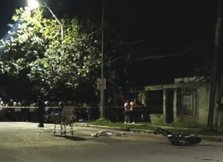 Alderetes: un adolescente murió tras chocar en moto contra un auto choque