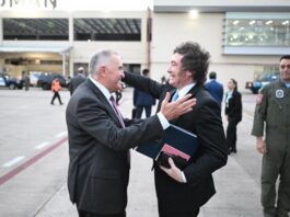Jaldo recibió al presidente Milei en el aeropuerto